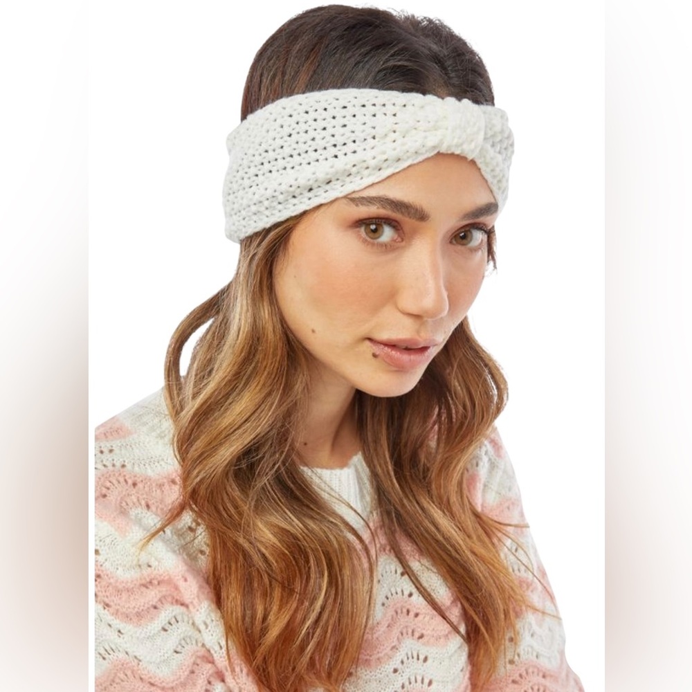White Acrylic JustFab ear warmer NWOT